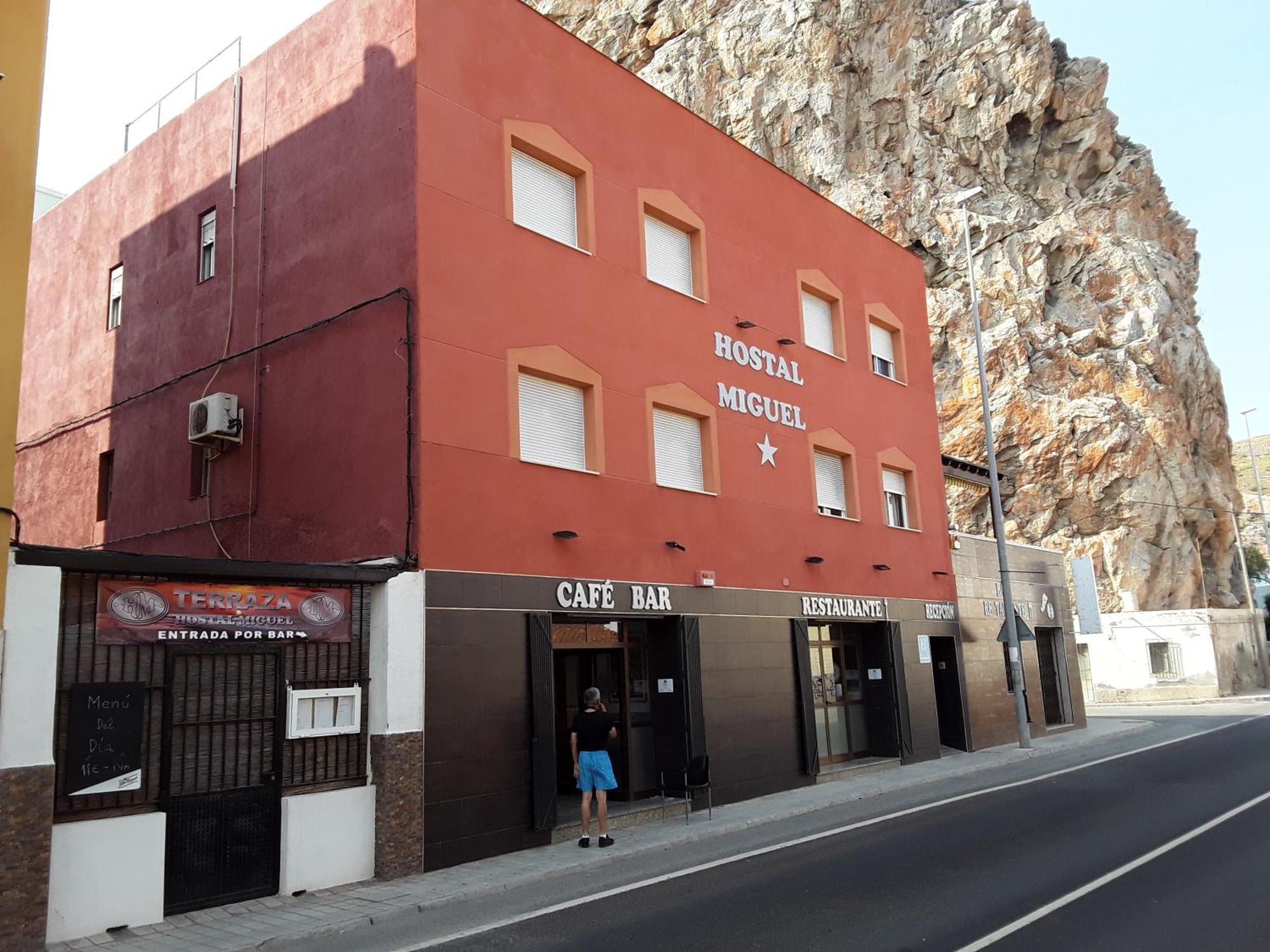 Hostal Miguel Калаонда Экстерьер фото